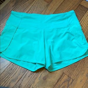 Lululemon shorts size 4 EUC!